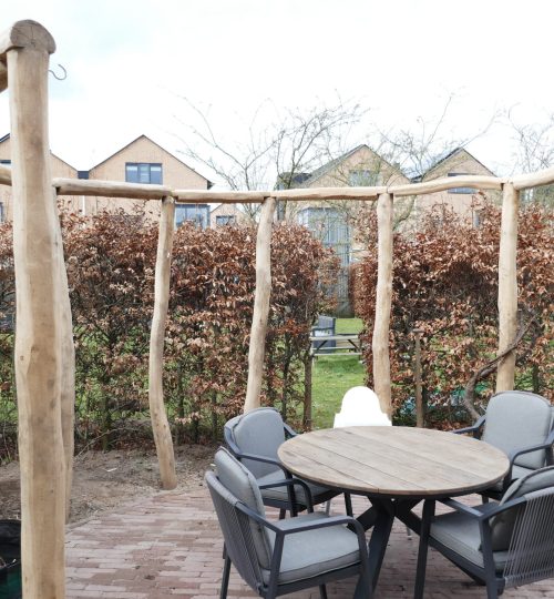 Halfronde pergola van robiniahout